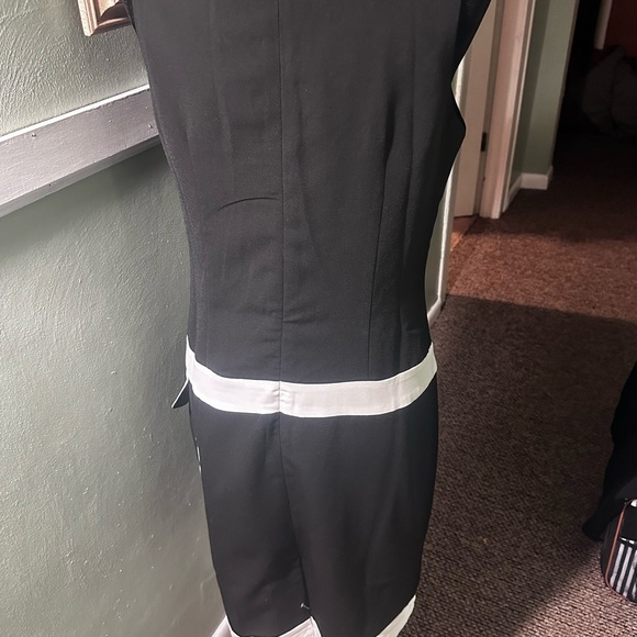 Sleeveless Black and White sheath dress never worn. - Picture 4 of 5